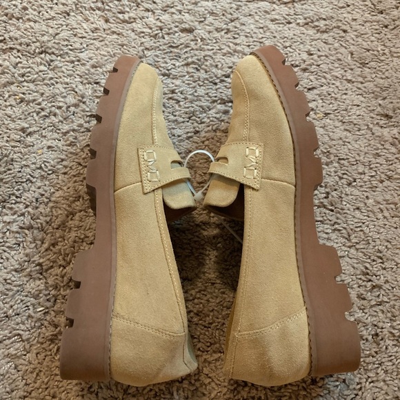 Vionic Cheryl II Lug Penny Slip-On Loafers Beige Cream - Picture 10 of 16